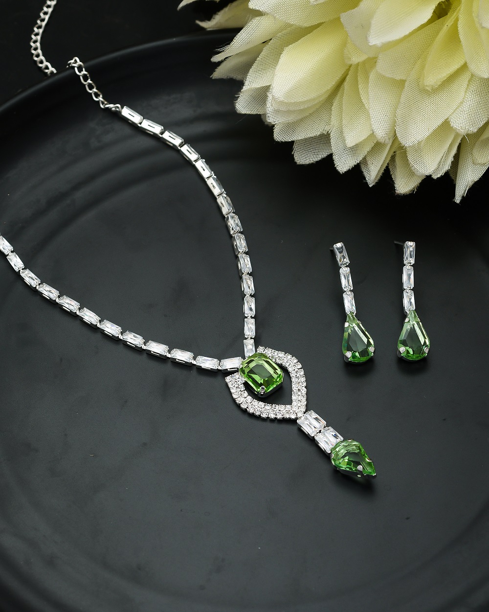 Green white stone neckless