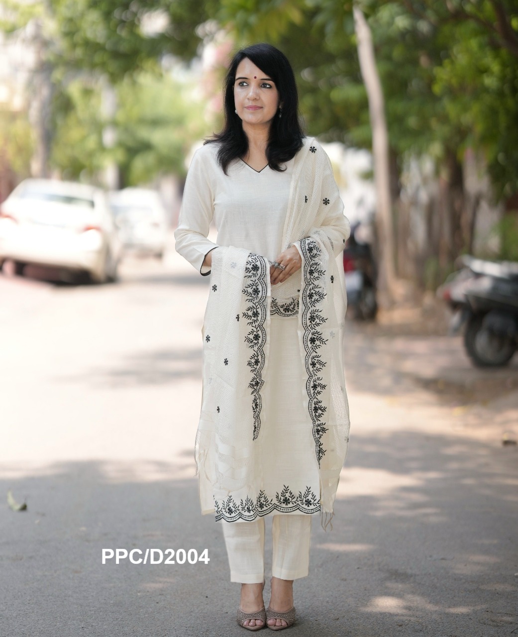 LOOK CLASSY THIS ONAM IN OUR OFF WHITE  COTTON EMBROIDERY SET